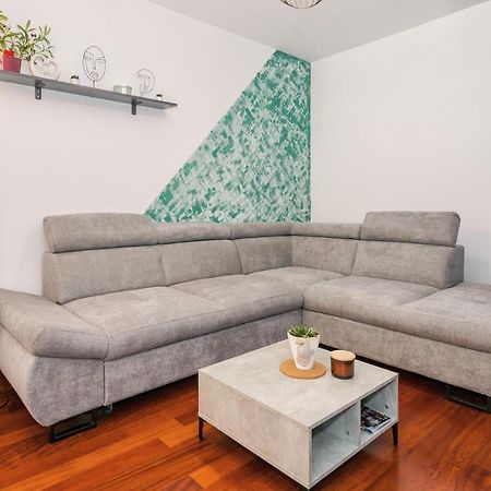 Airy 2-Br Apt W/ Open Layout & Modern Design Apartment Split Ngoại thất bức ảnh