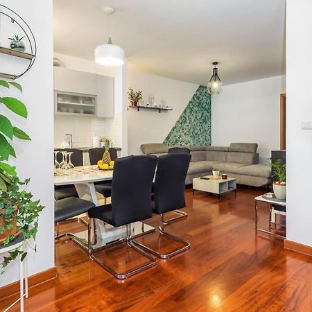 Airy 2-Br Apt W/ Open Layout & Modern Design Apartment Split Ngoại thất bức ảnh
