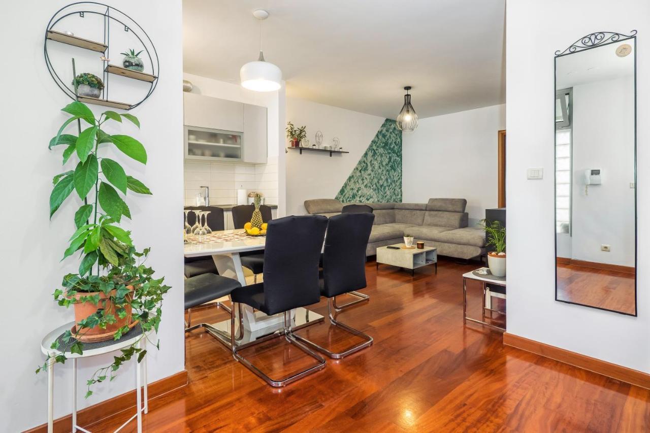 Airy 2-Br Apt W/ Open Layout & Modern Design Apartment Split Ngoại thất bức ảnh